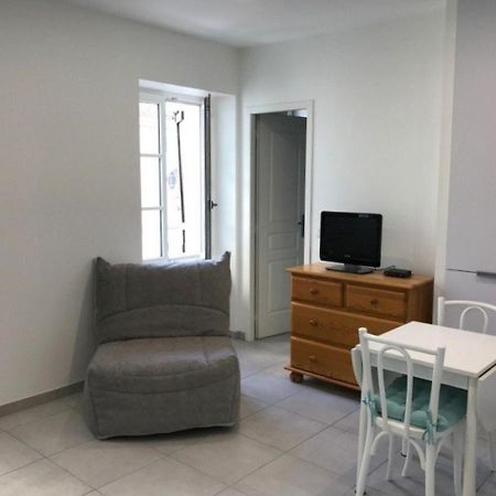 Studio Renove En Centre-Ville, Ideal Pour Des Vacances A Pied, Calme Et Confort, Classe 2 Etoiles. - Fr-1-4-512 サン＝ジャン＝ド＝リュズ エクステリア 写真